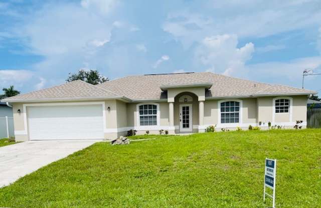 3227 SW 11th Ct Gallery 1