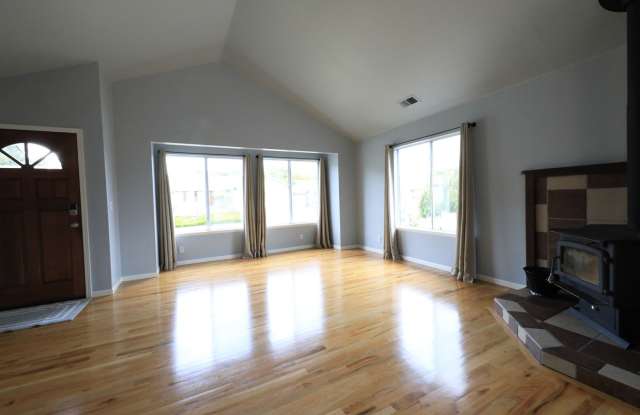 Spacious 3/2 in quiet neighborhood Gallery 3