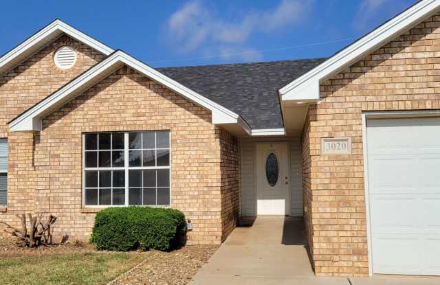 LARGE HOME ON QUIET STREET Gallery 4