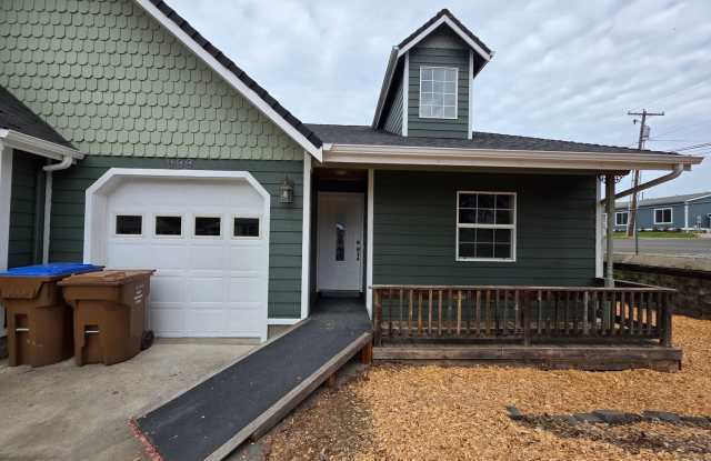 Large 3 bedroom 2 bath duplex. 1520 sq ft, vaulted ceilings photos photos