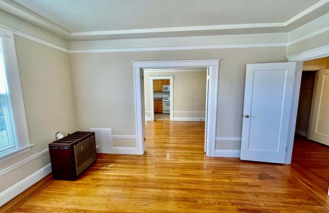Spacious Inner Richmond 1BR with Private Garage + Storage Included!!! Gallery 2