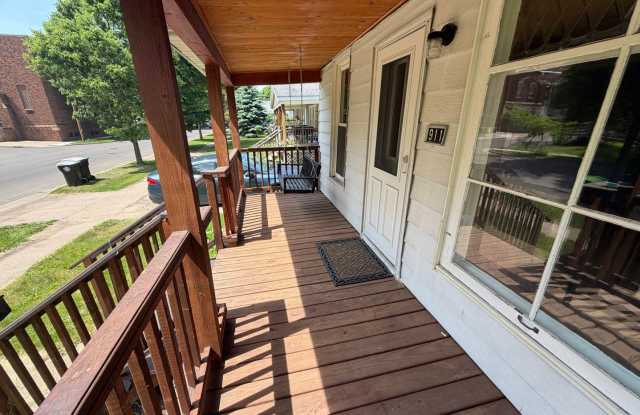 $995| 2BD 1.5BA| 911 2nd Ave | Available Now! Gallery 4