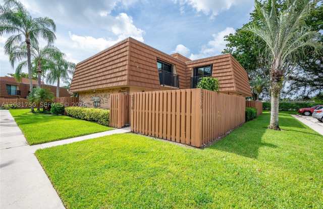 2536 Camelot Ct Gallery 1