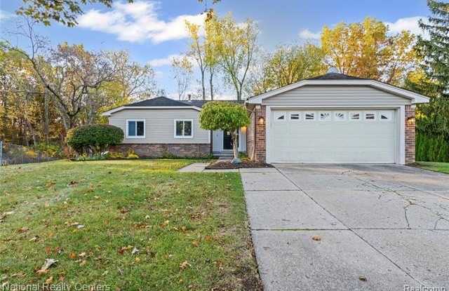 5501 Fox Chase Lane - 5501 Fox Chase Lane, Oakland County, MI 48346
