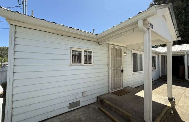 203 S Pine St - 203 Northwest Pine Street, Canyonville, OR 97417