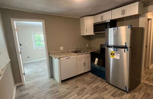3-Bed Home $1300 – Spacious  Move-In Ready! photos photos