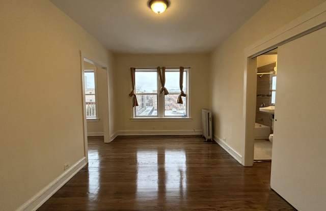 2712 North Milwaukee Avenue Gallery 4