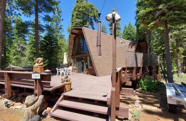 Spacious and Bright Cottage in Quiet Cul-de-Sac photos photos