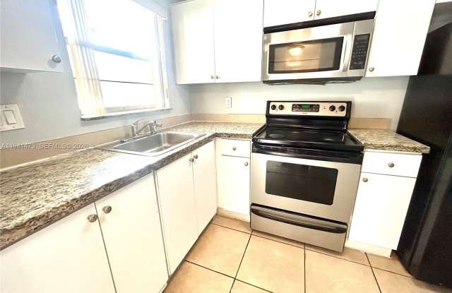 8300 Sunrise Lakes Blvd photos photos