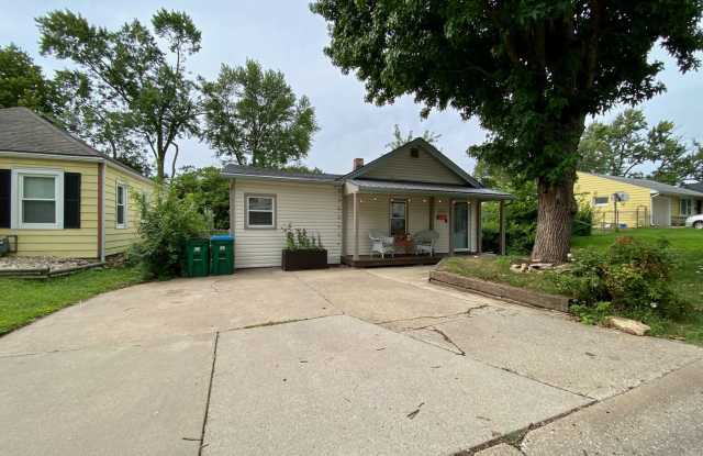 Beautiful 3 bed 1.5 Bath Home in Westwood! - 2113 West 48th Street, Westwood, KS 66205