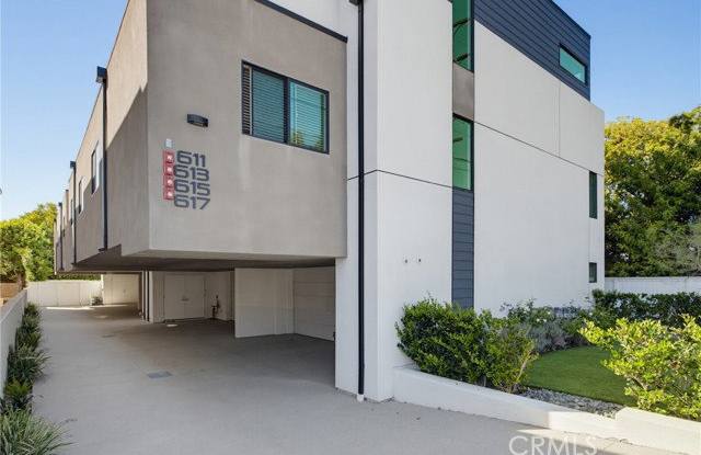 613 Aviation Way Gallery 1