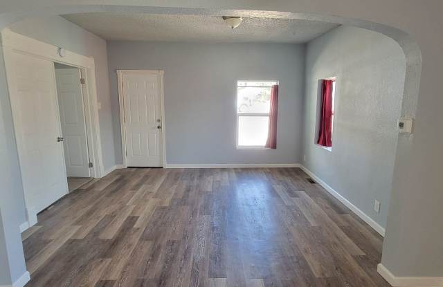 2+ Bedroom home Near Downtown! Gallery 4