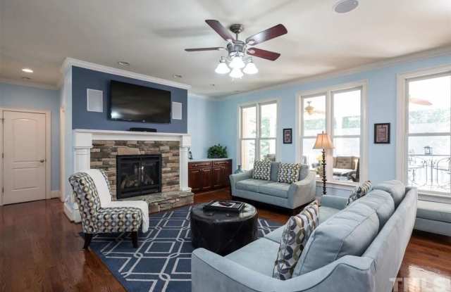 Room in 4 Bedroom Home at Raven Wood Dr photos photos