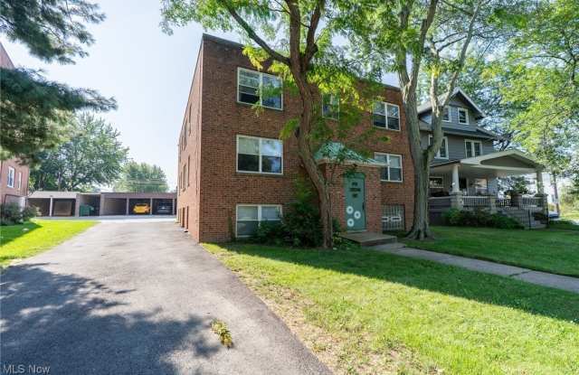 1335 Mathews Avenue unit: 3 photos photos