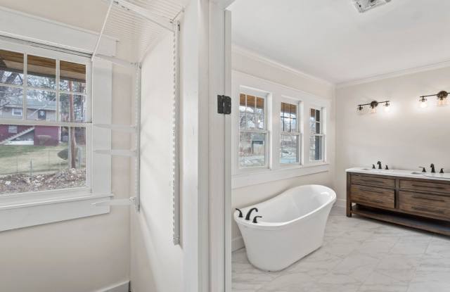 4 Bedroom Single Family Home in Birmingham Gallery 2