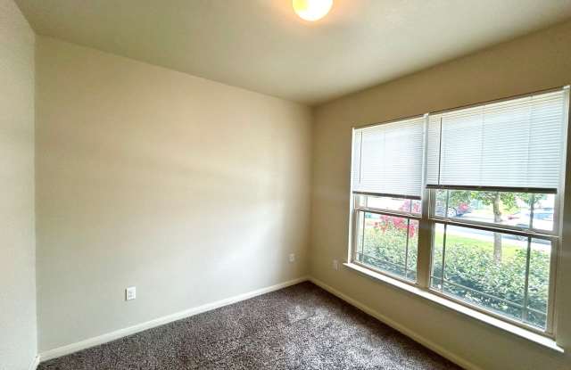 *MOVE IN SPECIAL* Comfort & Convenience – 2-Story Home with Fenced Backyard! Gallery 4