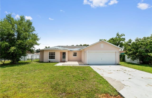 663 Heraldo Court - 663 Heraldo Court, Poinciana, FL 34758