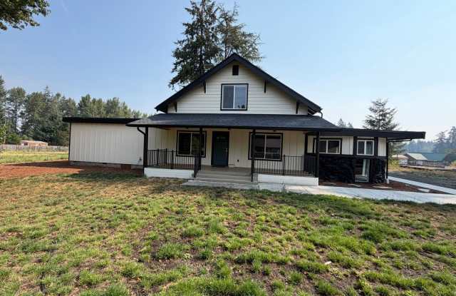 **MOVE IN SPECIAL** New Remodeled 3 Bedroom on acreage! Gallery 1