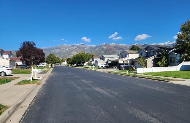 1115 E 750 S - 1115 East 750 South, Layton, UT 84041