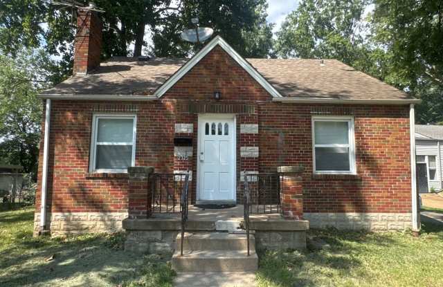 GORGEOUS 3 Bed 1 Bath w/Large Fenced Yard photos photos