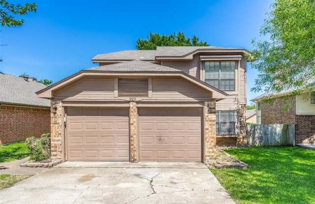 923 Boxwood Drive - 923 Boxwood Drive, Lewisville, TX 75067