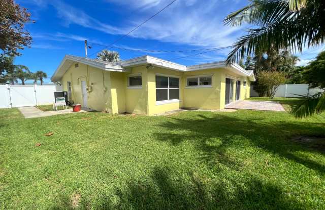 MAXIMO MOORINGS 3/2/2 HOME NEAR ST. PETE BEACH photos photos
