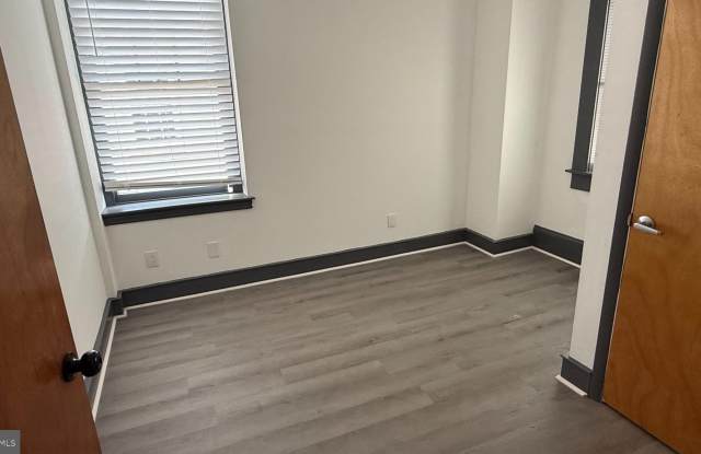 101-103 Kings E 2nd Fl@-101-103 E KINGS Highway E Gallery 3