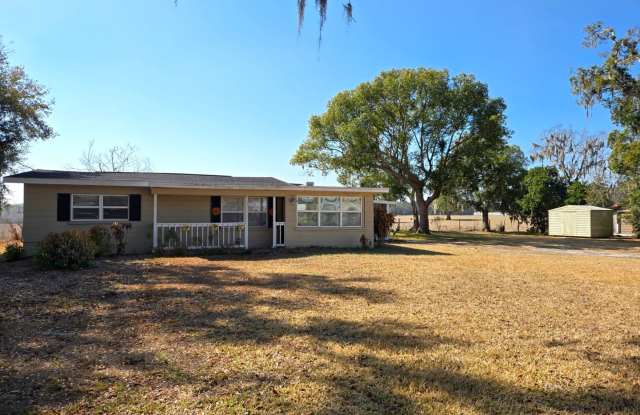 Charming 2-Bedroom Home with Countryside Views and Modern Amenities - 4211 3 Oaks Road, Hillsborough County, FL 33565