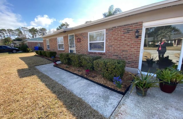 8 Starfish Court - 8 Starfish Court, Palm Valley, FL 32082