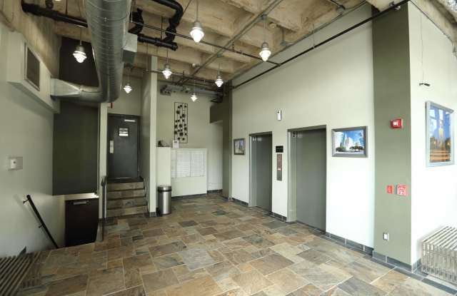 230 West Alabama Apartments Gallery 4