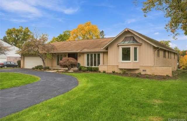 5324 Greenbriar Drive Gallery 3