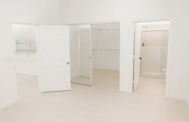 2520 Lincoln Street photos photos