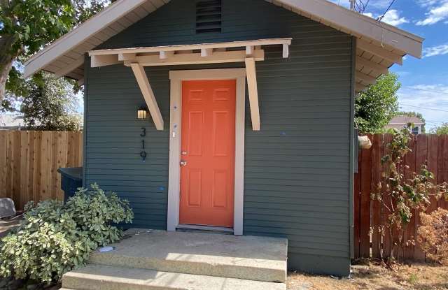 319 East San Joaquin Avenue - 319 East San Joaquin Avenue, Tulare, CA 93274