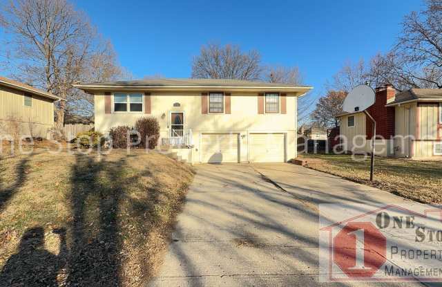 Charming 3-bedroom, 2-bathroom home in Blue Springs photos photos