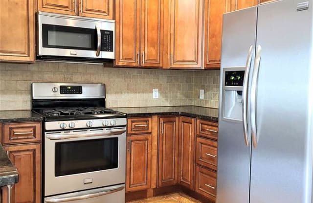 1000 WEST ST - 1000 West St, Union City, NJ 07087