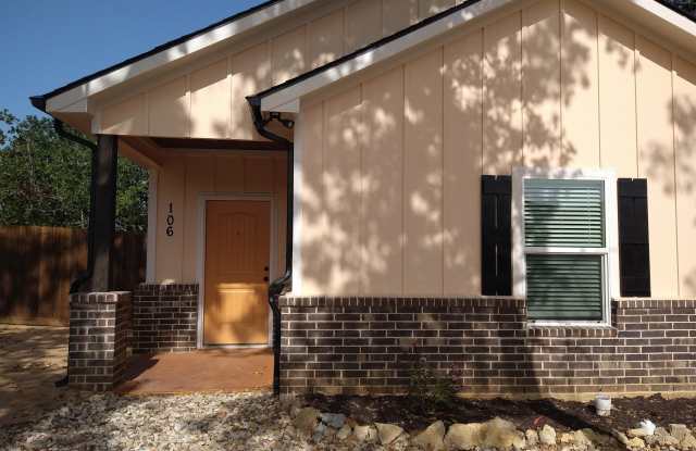 1000 Wooded Hollow Court Gallery 1