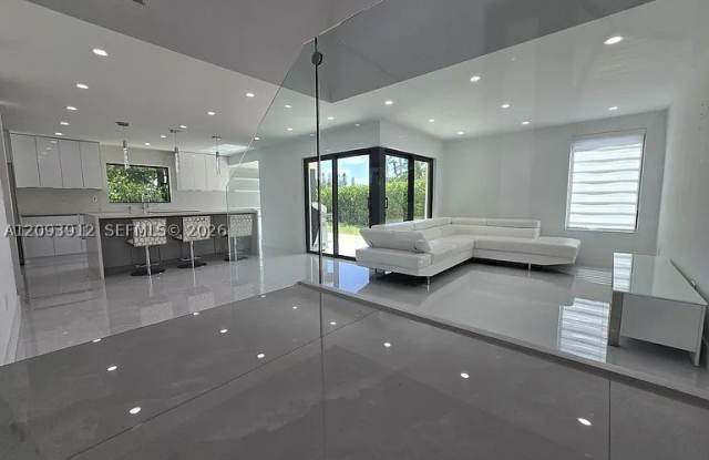 6711 SW 127th Pl Gallery 1