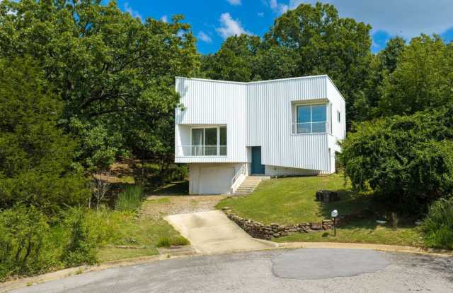 Stunning 3 Bedroom home in unbeatable location Gallery 1