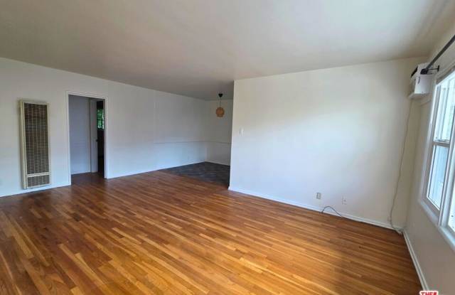 7621 Hampton Ave photos photos