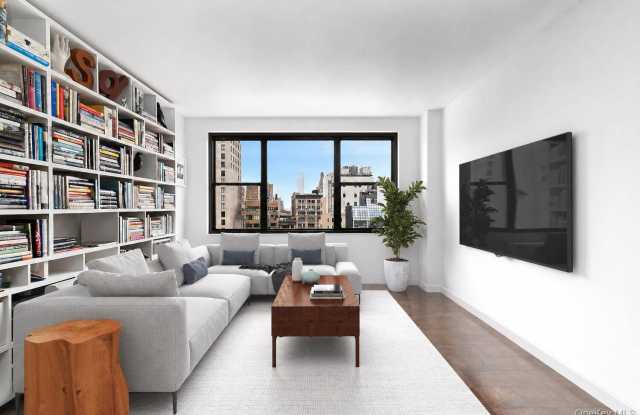 7 E 14TH Street Gallery 3