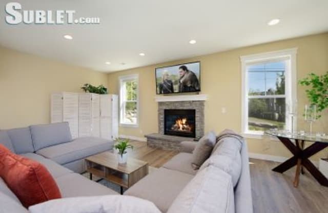10011 112th Ave Ne - 10011 112th Avenue Northeast, Kirkland, WA 98033