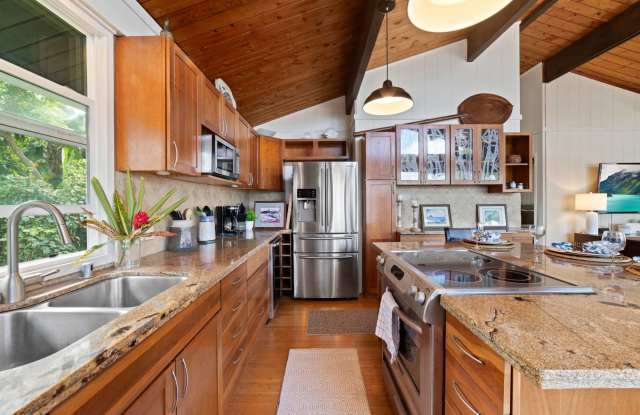 10% Summer Special! North Shore Home w/ AC, Mountain  Ocean Views: Pali Kai Gallery 4
