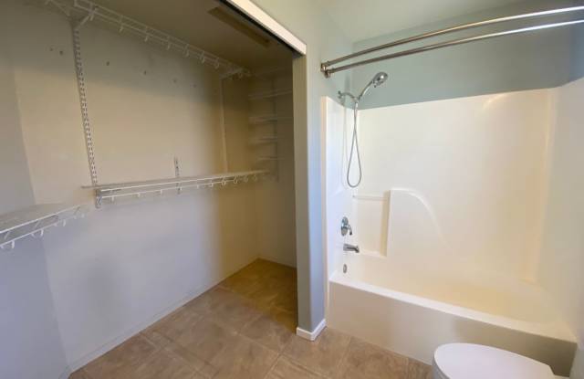 Beautifully Updated Home Near Dry Canyon Trailhead - 1561 Northwest Spruce Avenue, Redmond, OR 97756