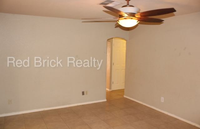 558 East Hilton Avenue Gallery 4