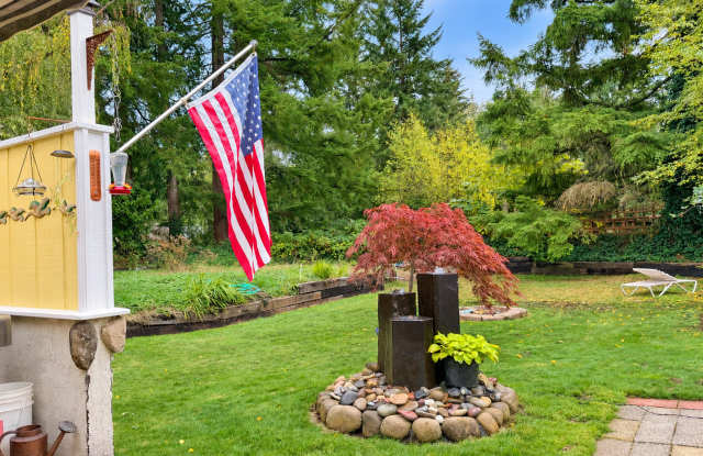 1BR/1BA with Hot Tub and Large Yard Gallery 2