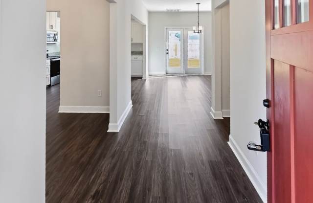 Spacious 4-bedroom/2.5 bathroom home in Griffin Park! Gallery 4
