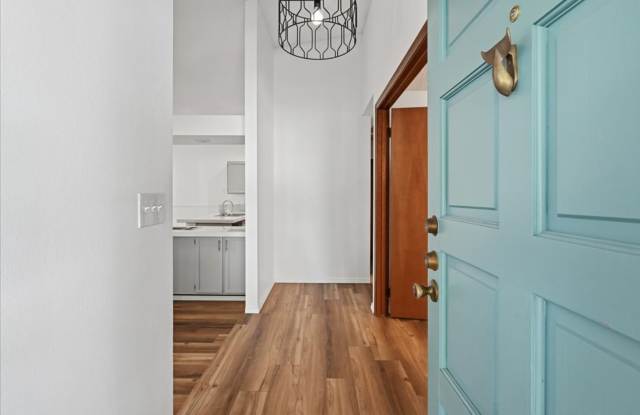 2Bd/2Ba Mill Creek Condo Gallery 4