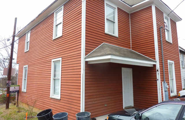 4BR Historic House on 17th St Gallery 2