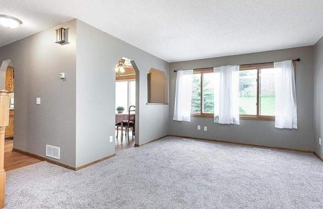 320 Pleasure Creek Drive Gallery 3