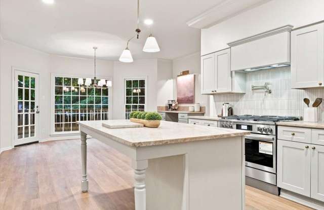 8684 MAPLE CREEK Dr Gallery 2